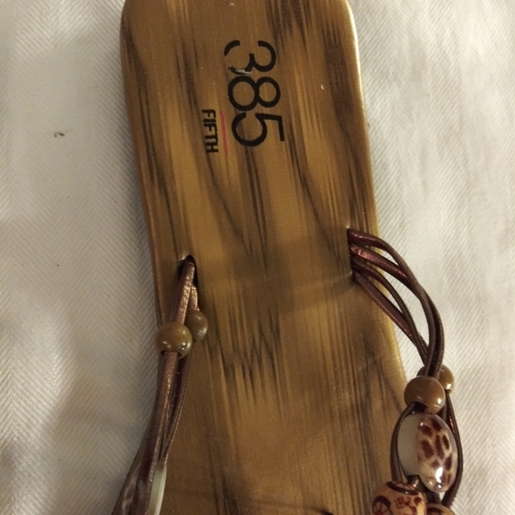 Pair of size 7 sandals by 365 fifth - Picture 2 of 5